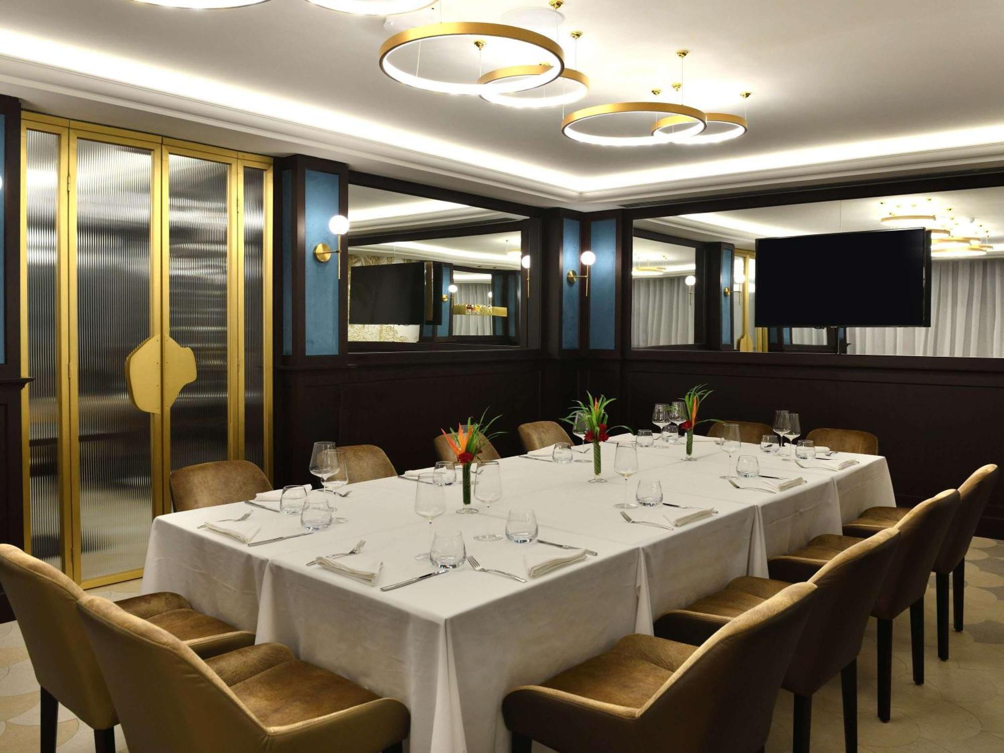 Mövenpick Hotel Abidjan Exteriör bild